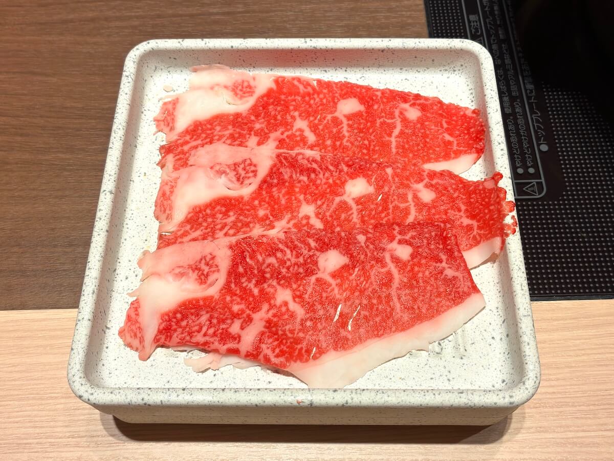 ゆず庵の黒毛牛しゃぶしゃぶ。霜降りのサシが美しい